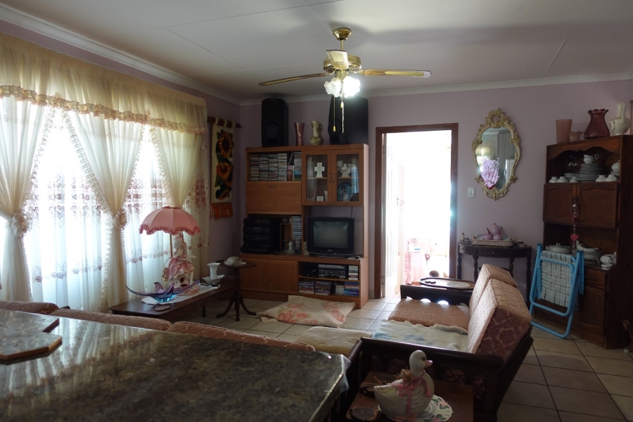 5 Bedroom Property for Sale in Fraaiuitsig Western Cape